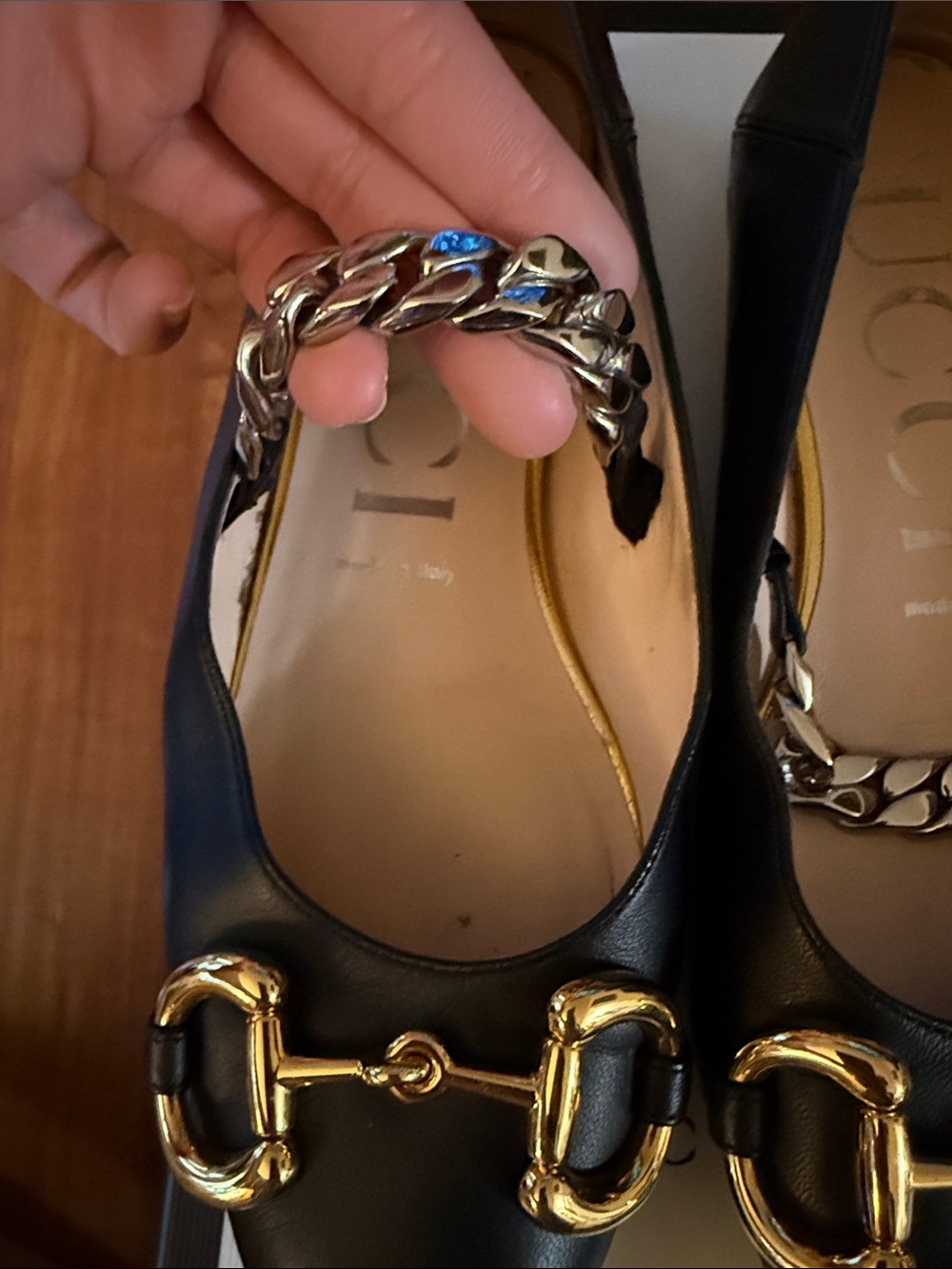 Gucci Black Leather Pointed-Toe Flats with Gold Horsebit Chain - Picture 5 of 8